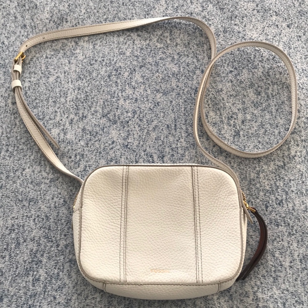Like new off white Fossil Gemma camera crossbody